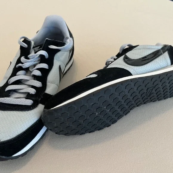 Nike Women’s Genicco Trainers - Picture 2 of 6